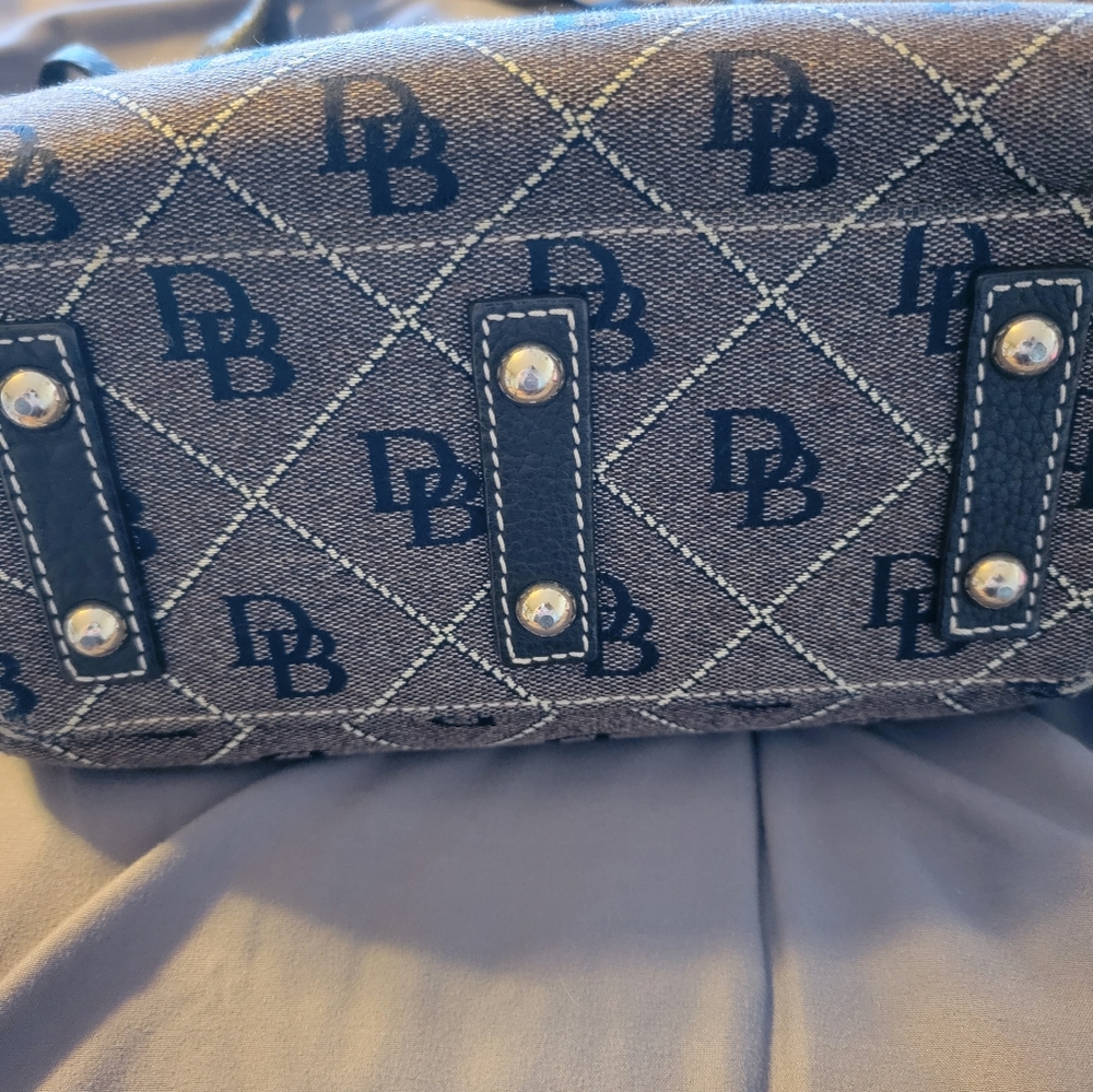 Dooney & Bourke